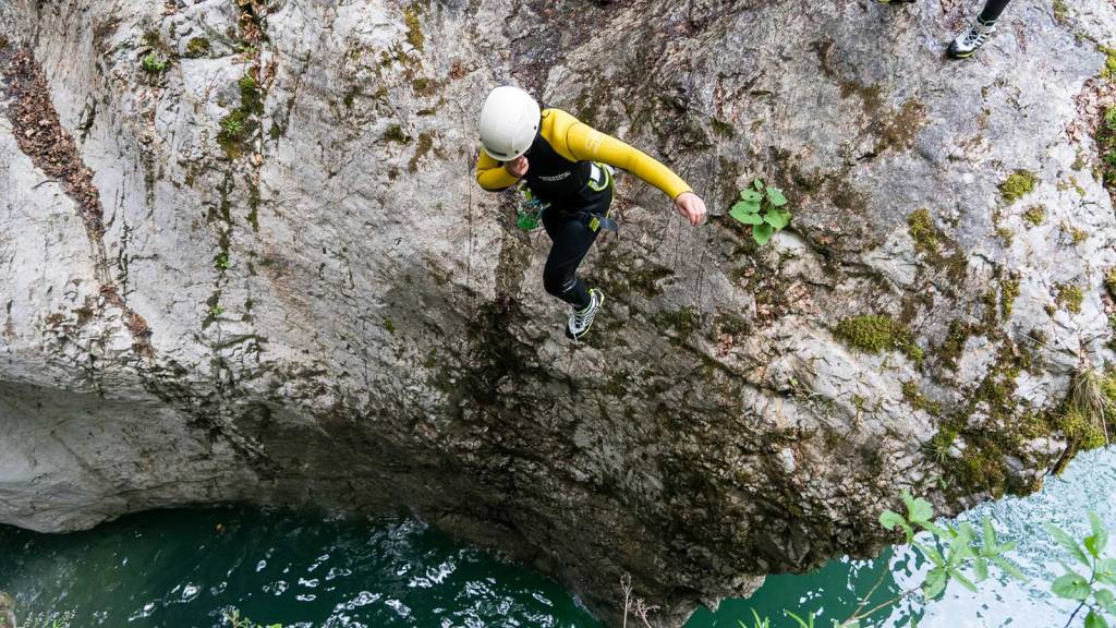 Sprünge und Rutschen in der Kobelache