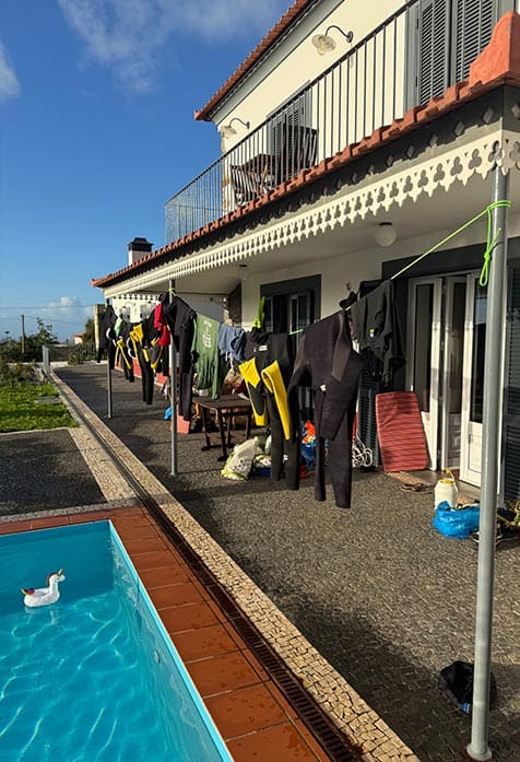 Canyoning-Ausrüstung im Camp