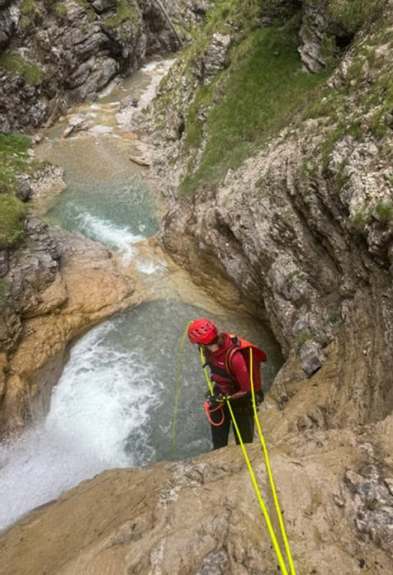 Abseilen bei der fortgeschrittenen Strindenbach-Tour