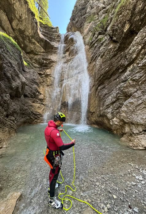 Natürliche Rutsche beim Canyoning im Strindenbach