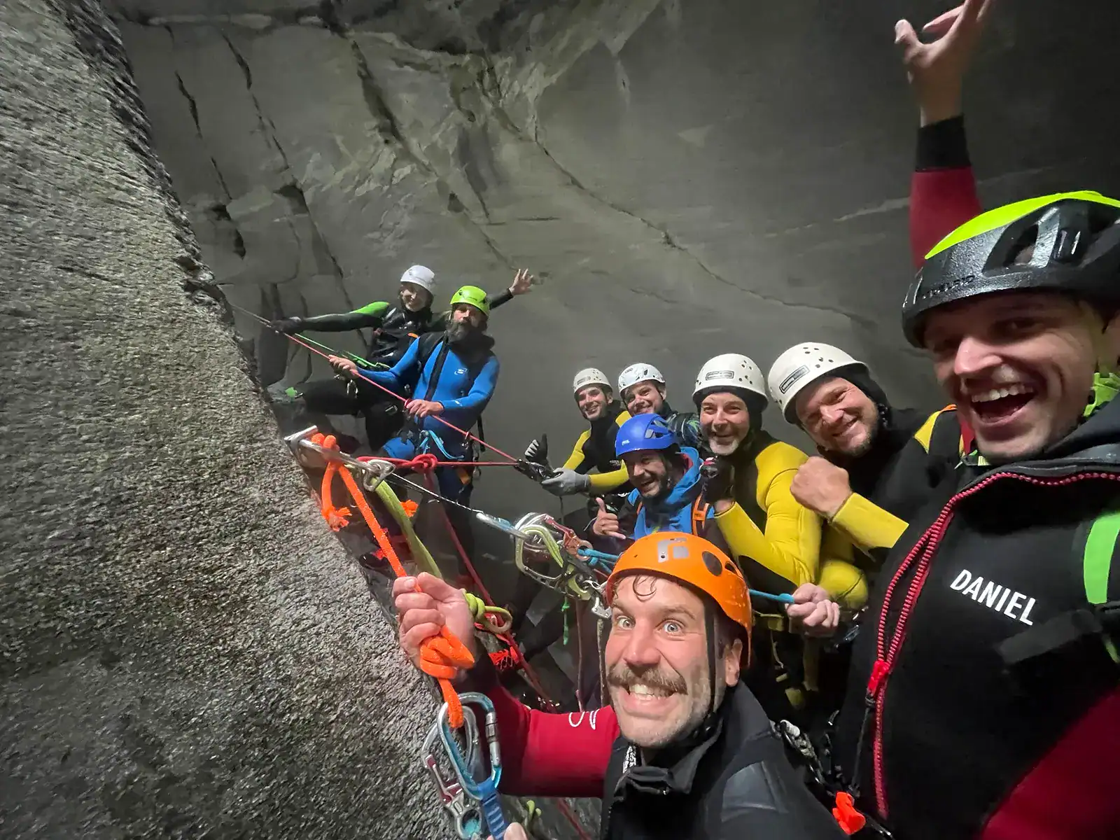 Canyoning-Gruppe gemeinsam im Tessin